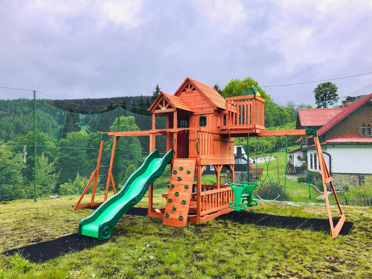 Penzion Lion Pec pod Snezkou Exterior foto