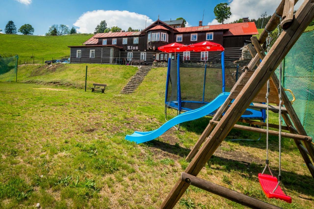 Penzion Lion Pec pod Snezkou Exterior foto